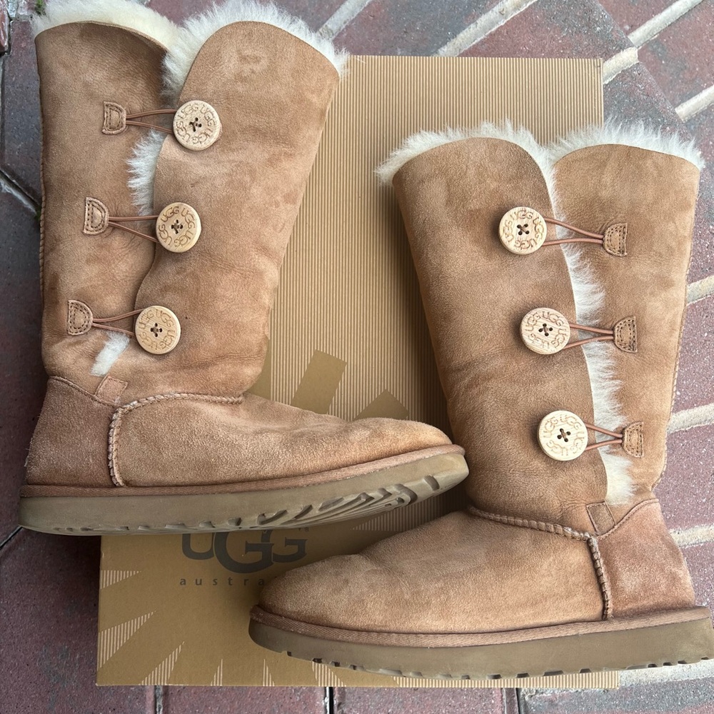 Euc Ugg Bailey 3 Button Boot, Size 8 - image 1